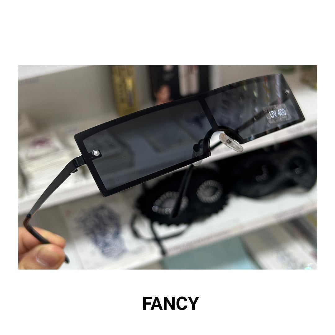 FUTURISTA TOTAL BLACK