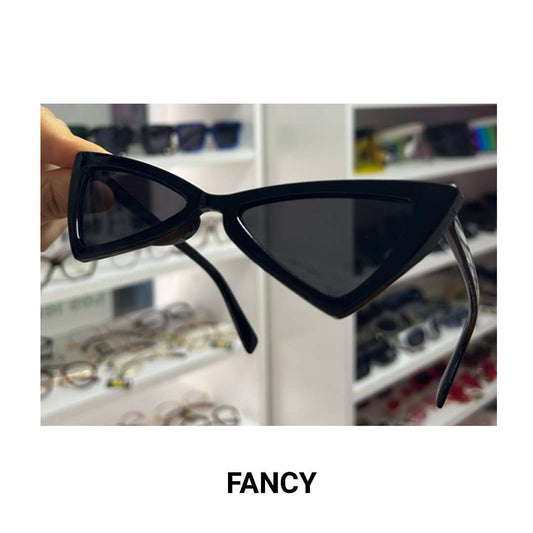 TRIANGLE BLACK