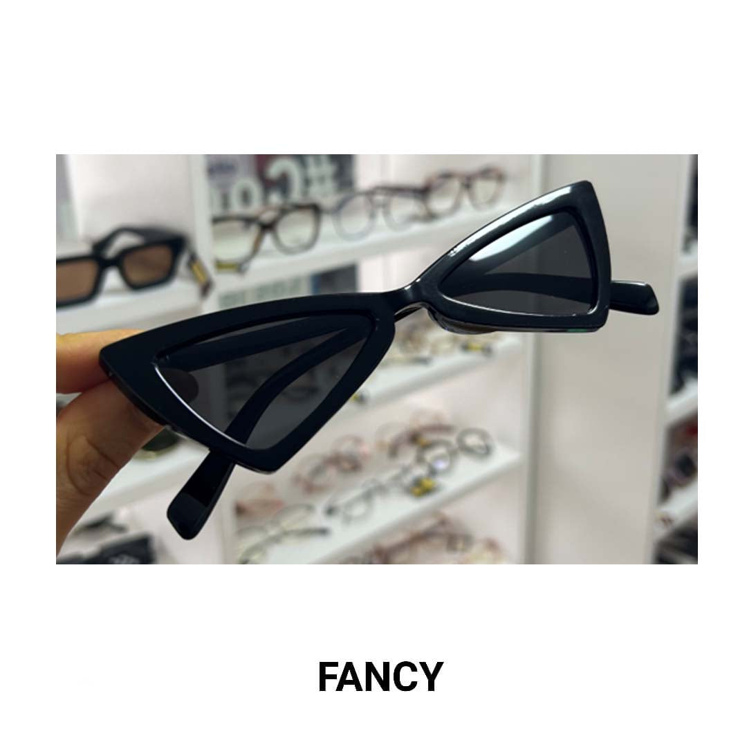 TRIANGLE BLACK