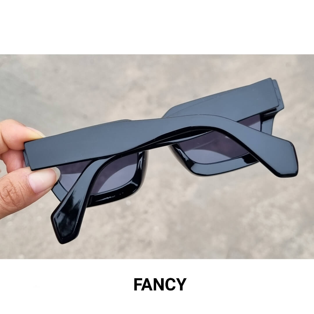 BERGHAIN TOTAL BLACK