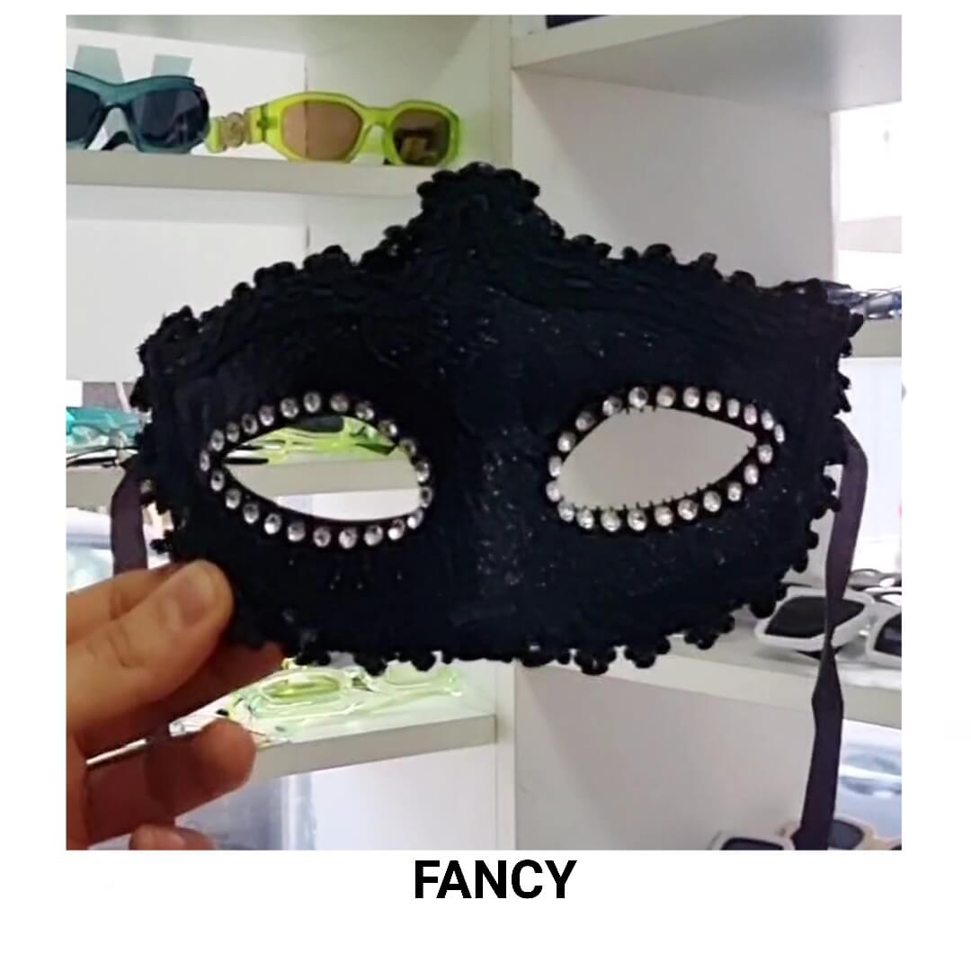 BLACK LACE MASK