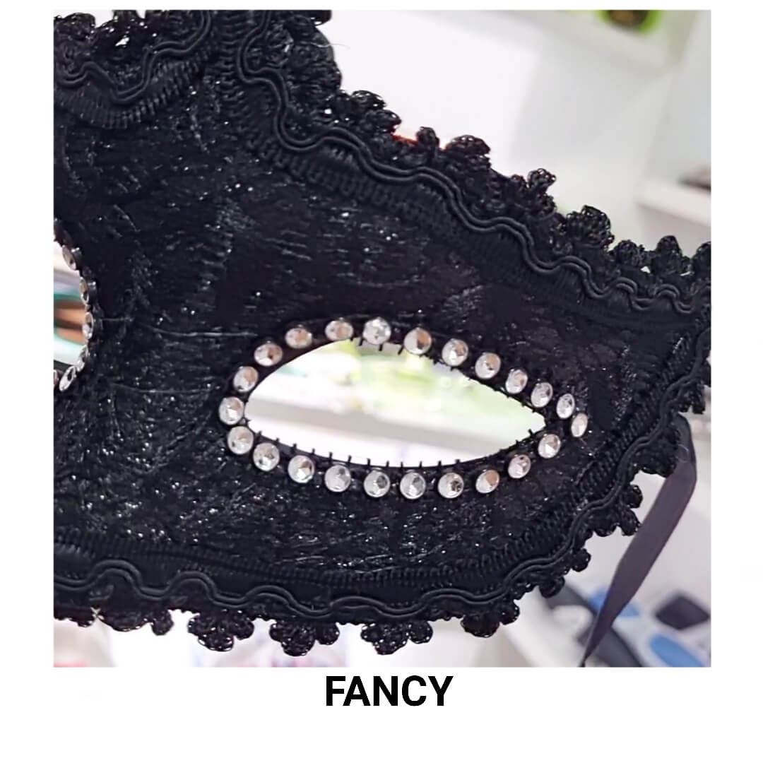 BLACK LACE MASK